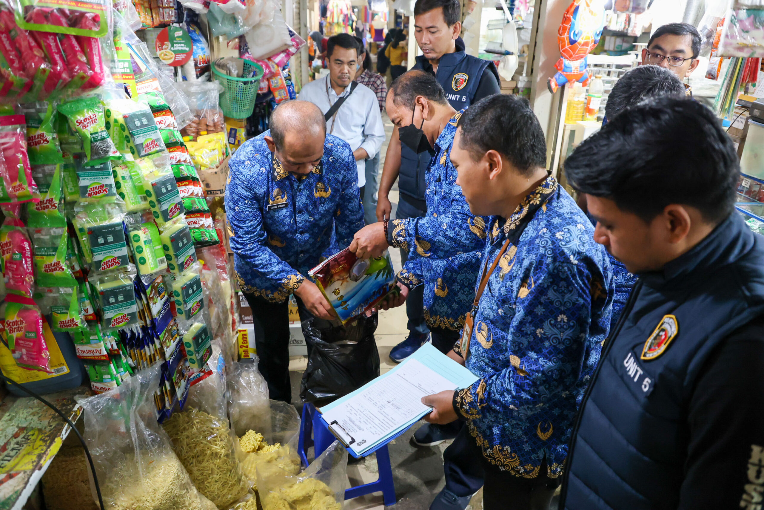 Pemkot Surabaya bersama Satgas Pangan melakukan sidak di sejumlah pasar (Foto: Pemkot Surabaya)